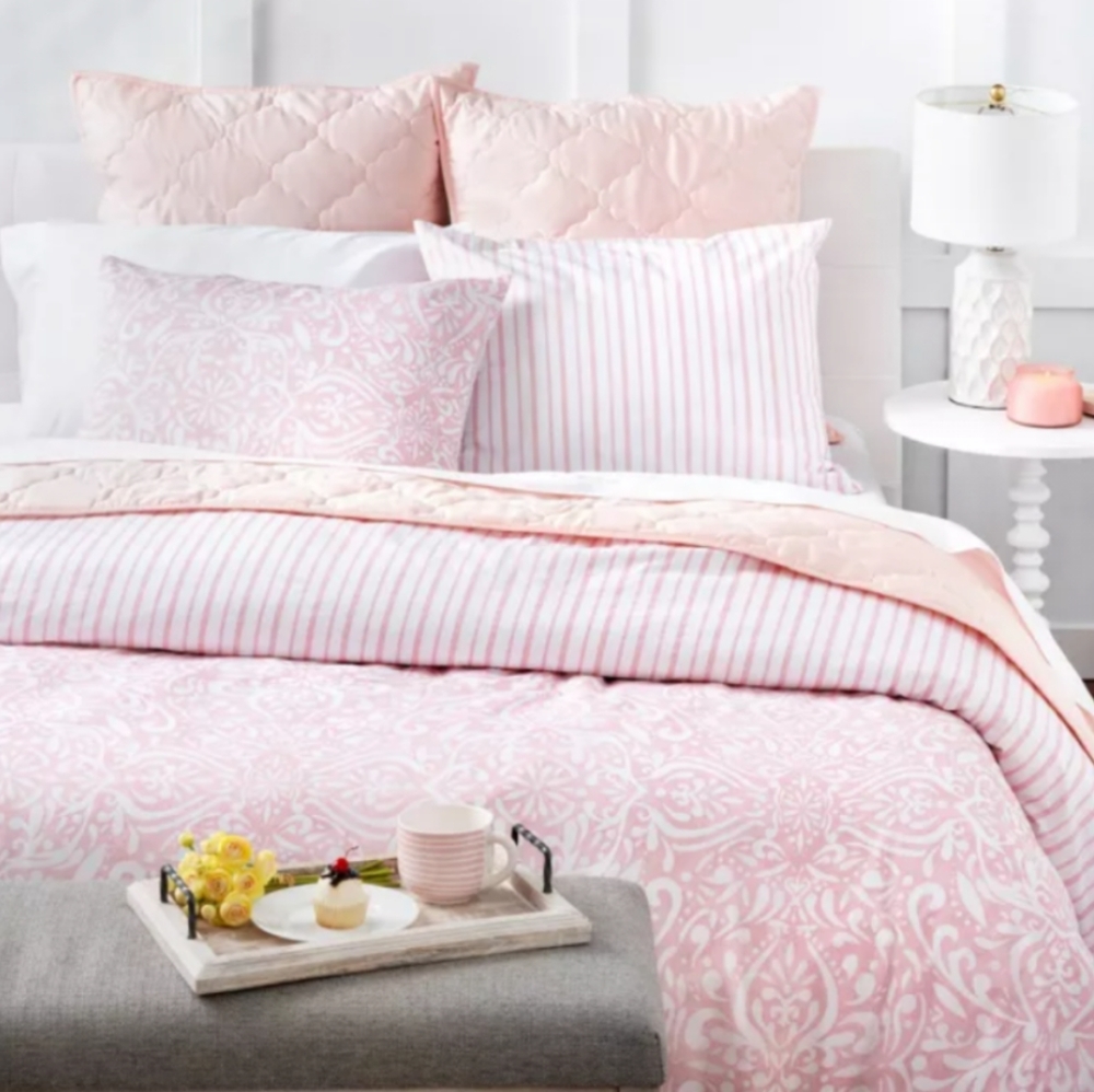 NWT Blush King Comforter